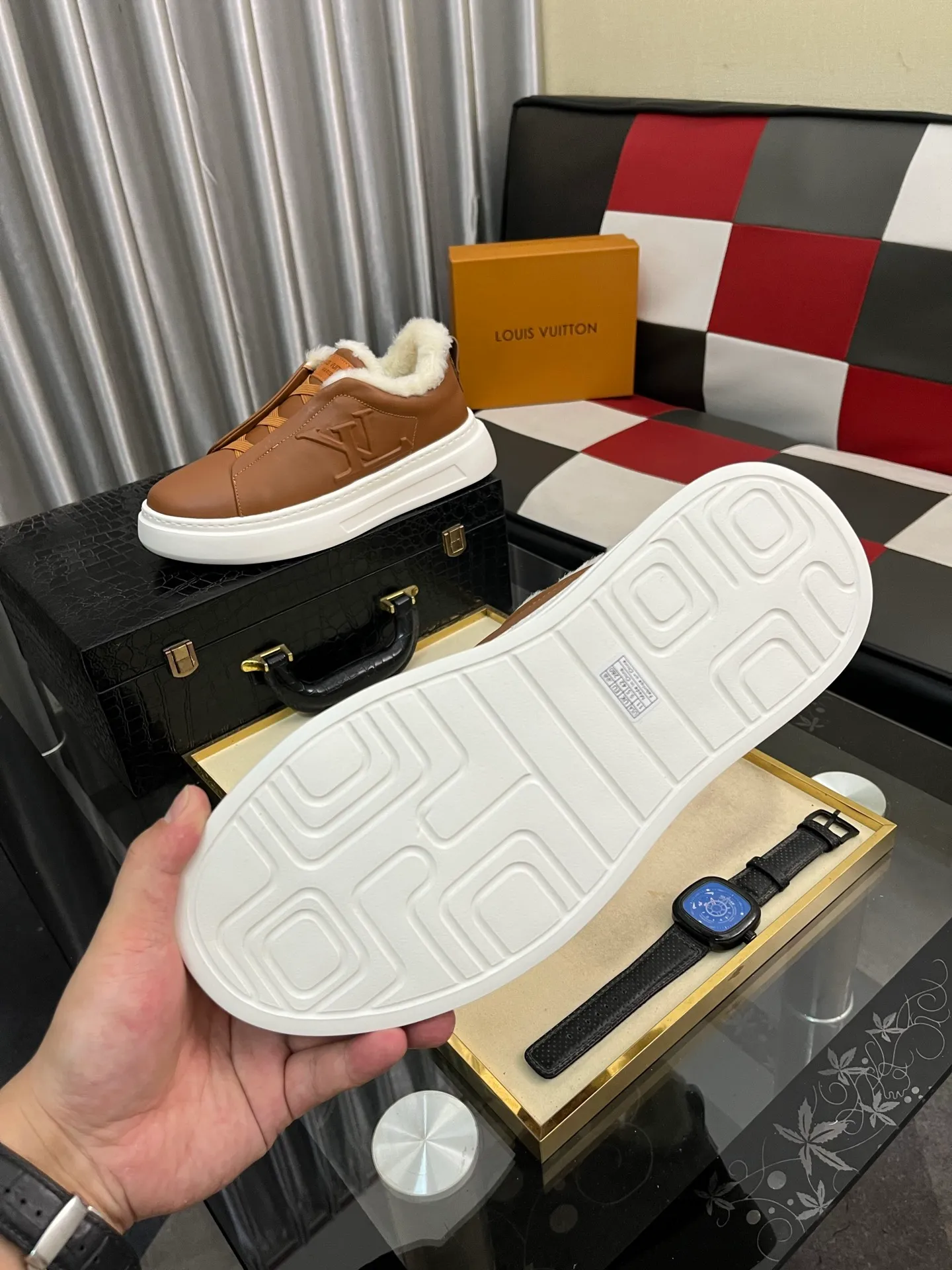Men's shoes 💰480⌚️⌚️《Louis Vuitton/LV Louis Vuitton》casual shoes are a must-have for trendy men😍😍 Original brand imported from Italy, imported original leather, cow lining (refuse to discolor and grind feet) sole: original sole provided by the original factory, French lazy style design ⚠️fitting on the feet. Original quality super comfortable original sole. Code number: 38-442️⃣Colors available